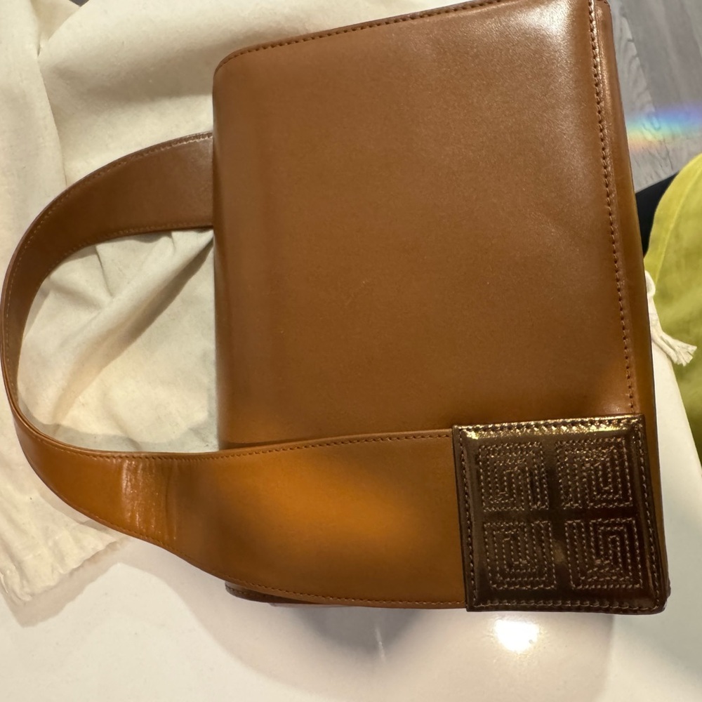 Gift for live show Brown Leather Handbag with Embossed Detail - Picture 2 of 4